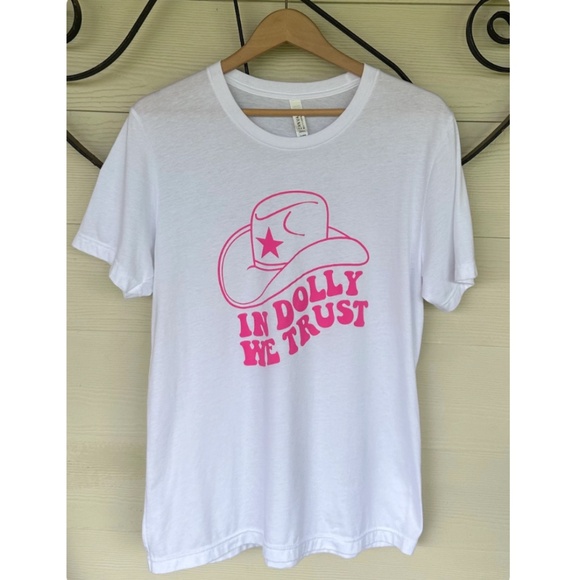 In Dolly We Trust • Graphic Tee Shirt in White & Pink - Dolly Parton - M/L - Picture 2 of 8